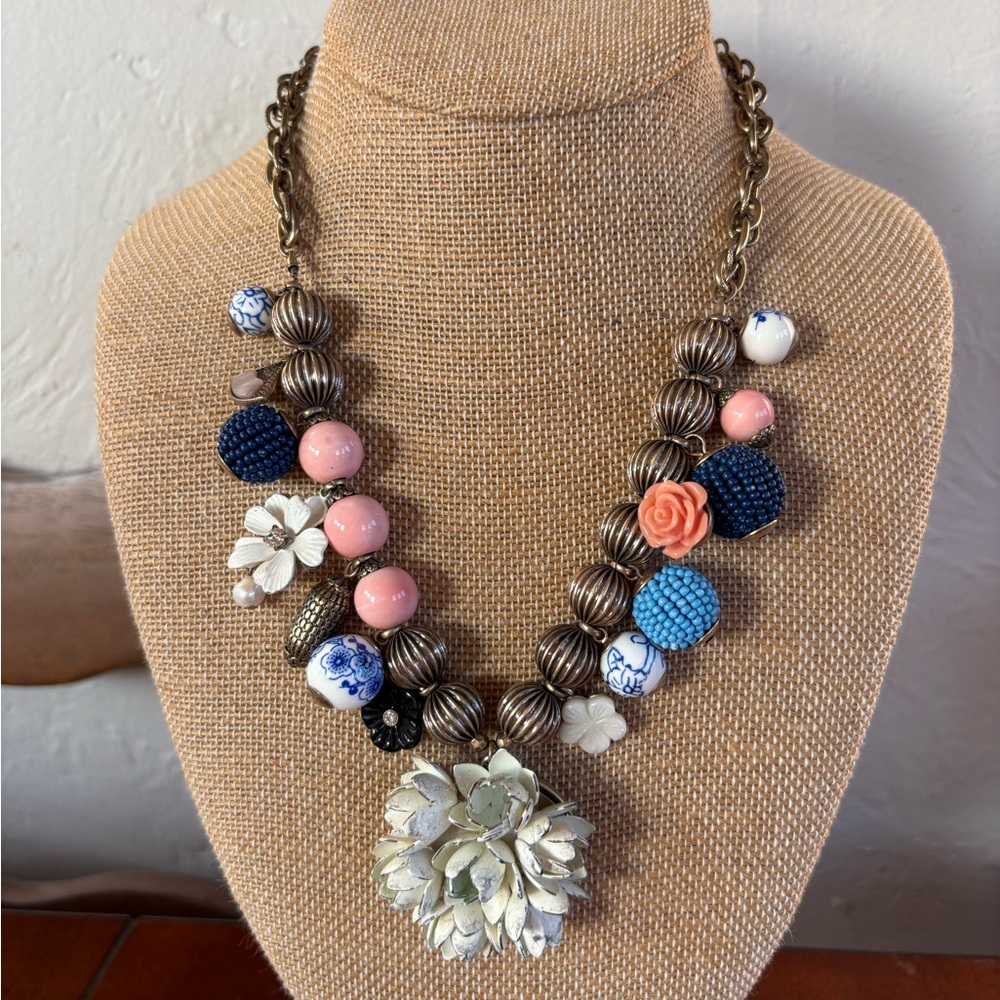 Chloe + Isabel Flora Japonica Statement Necklace. Rare. EUC